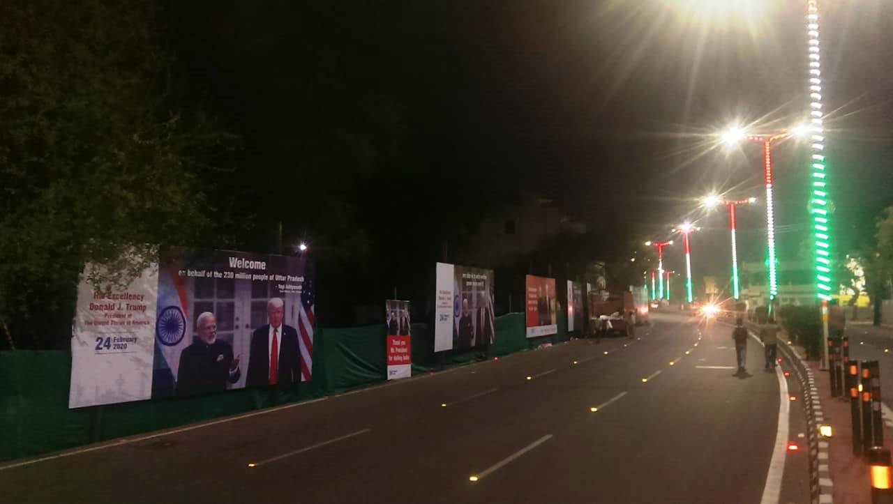 TRUMP-VISIT-HOARDINGS-1