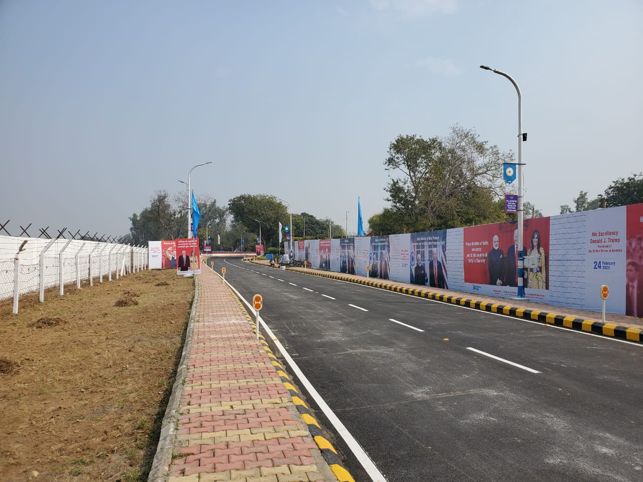 TRUMP-VISIT-HOARDINGS-10