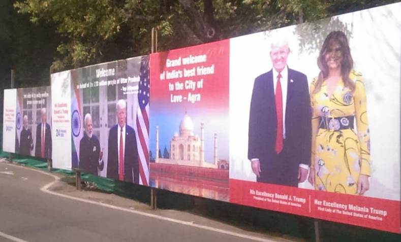 TRUMP-VISIT-HOARDINGS-3