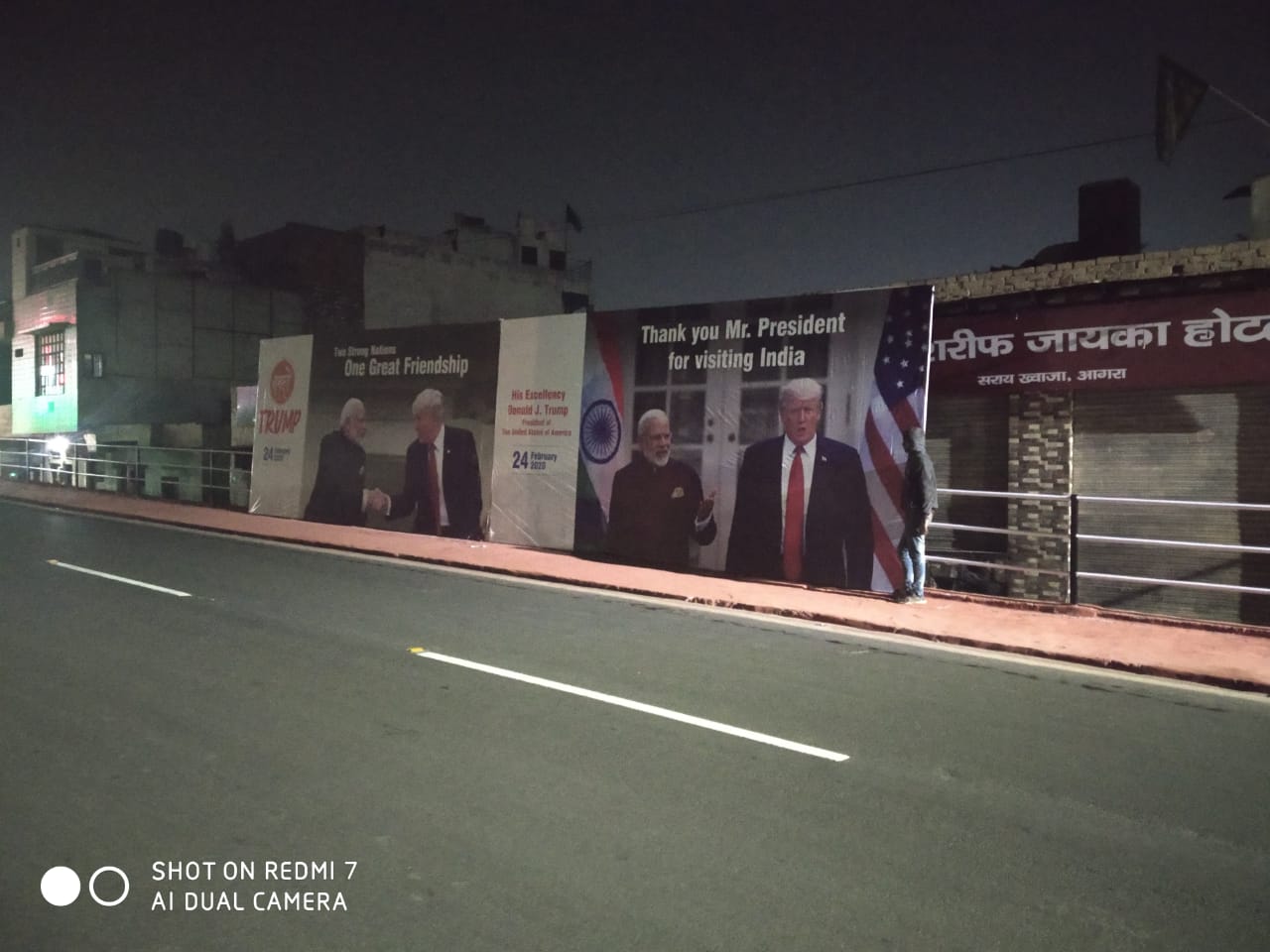 TRUMP-VISIT-HOARDINGS-4