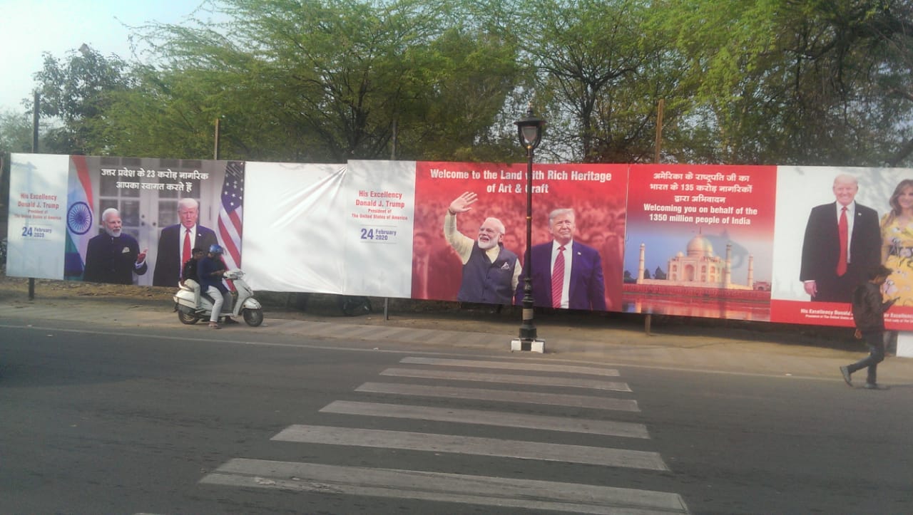 TRUMP-VISIT-HOARDINGS-5