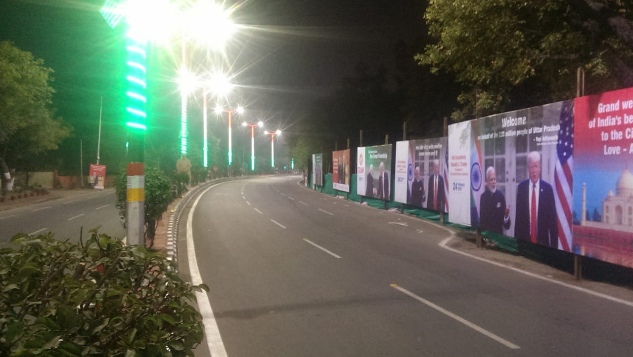 TRUMP-VISIT-HOARDINGS-6