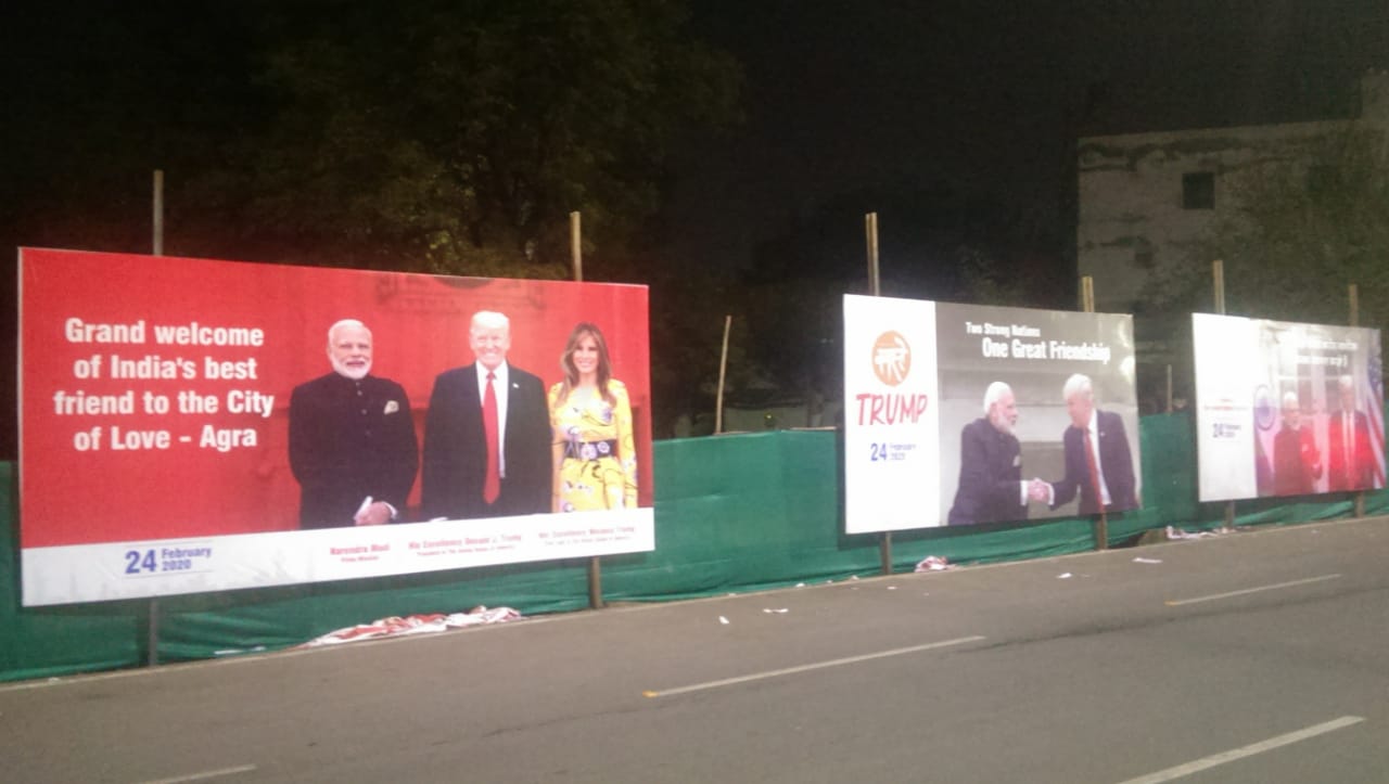 TRUMP-VISIT-HOARDINGS-7