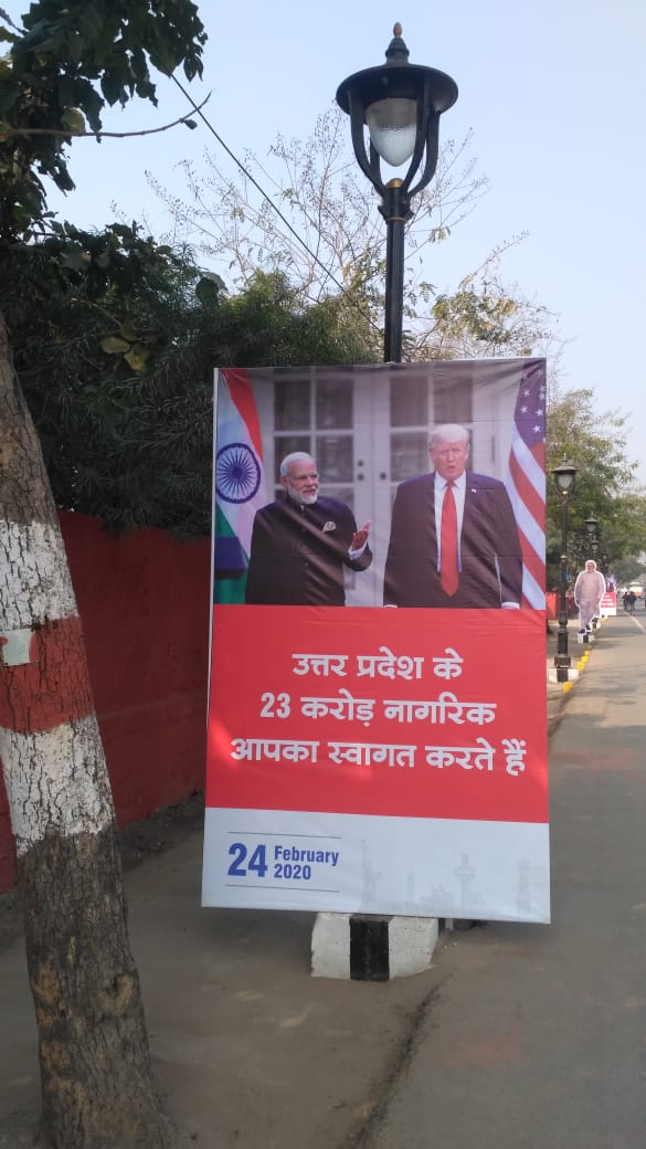 TRUMP-VISIT-STANDEE-5